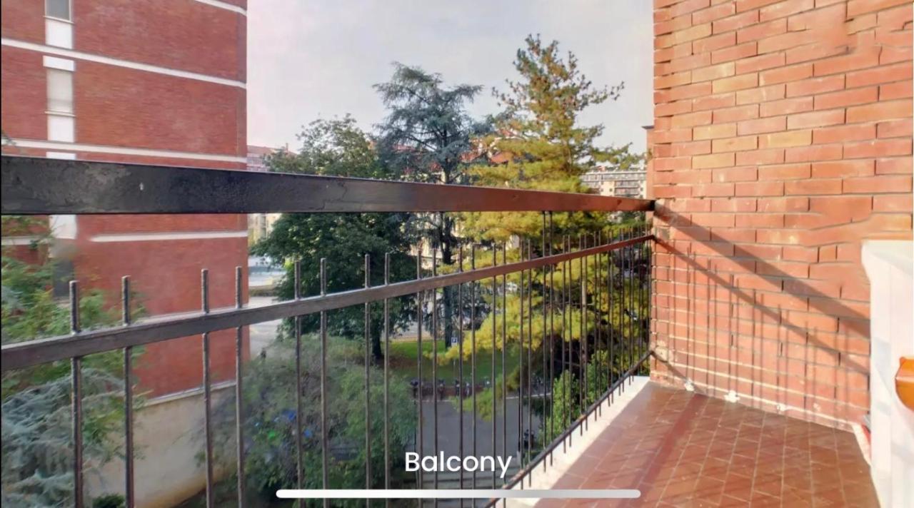 Metro Famagosta - Luminoso Appartamento Con Balcone Free Wifi & Parking Milão Exterior foto